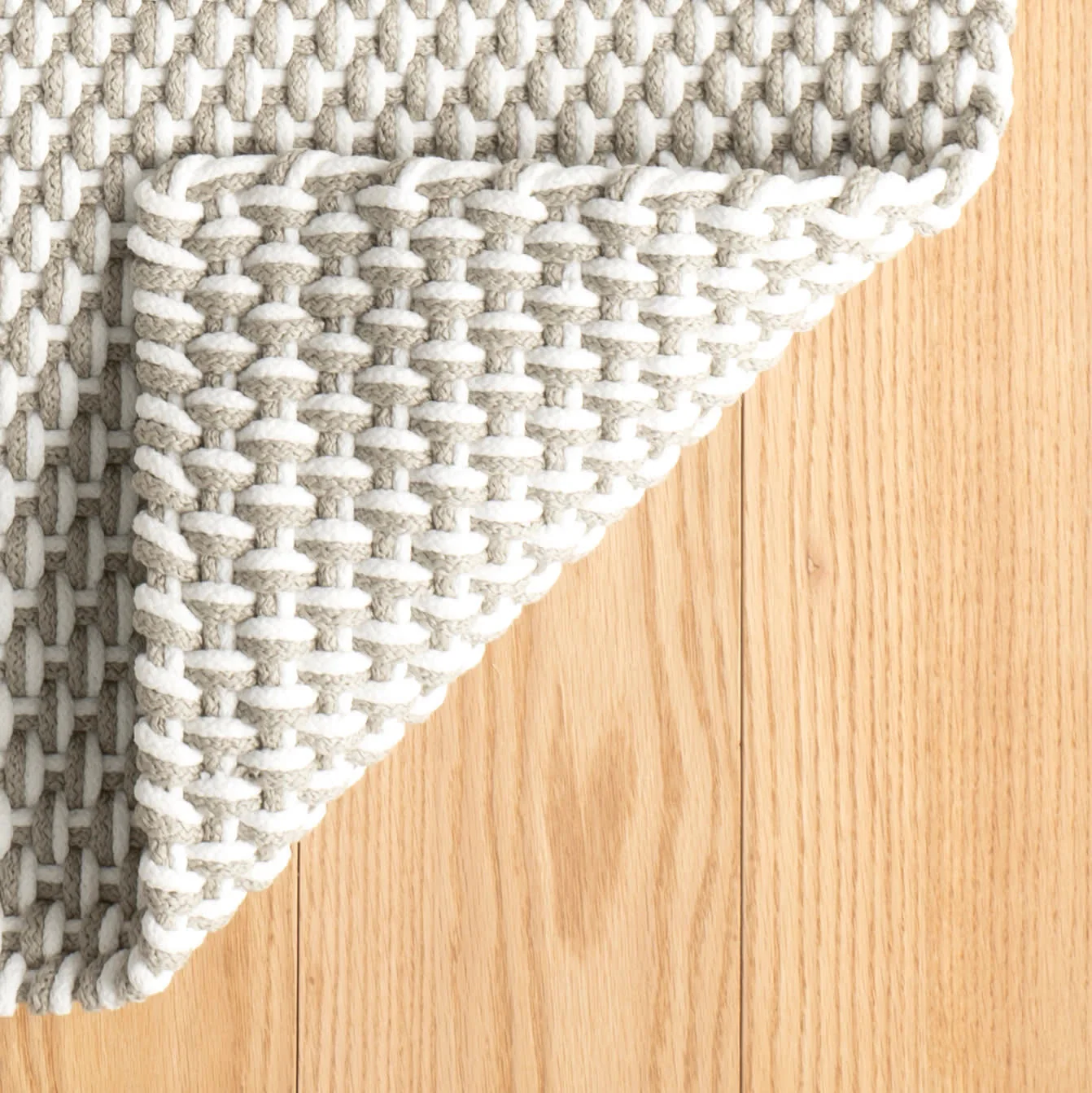 Two-Tone Rope Handwoven Indoor/Outdoor Rug | Platinum/White – anesel