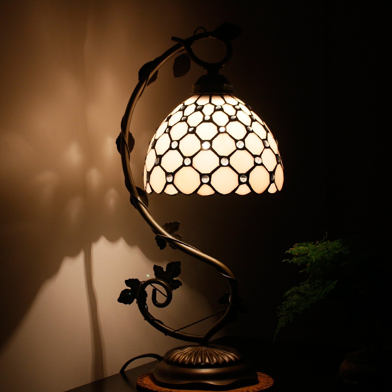 Bankers Lamp W8H22 Inch Cream Stained Glass Table Desk Reading Light Crystal Pearl Bead Style Shade S005 World Menagerie LAMPS Living Room Bedroom Study Bookcase Coffee Bar Gifts